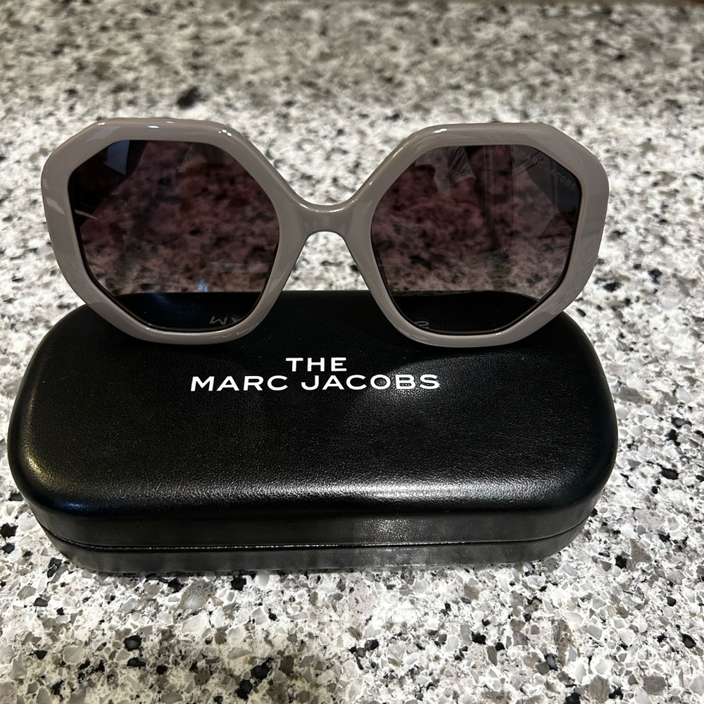 Marc Jacobs Gray Oversized Sunglasses